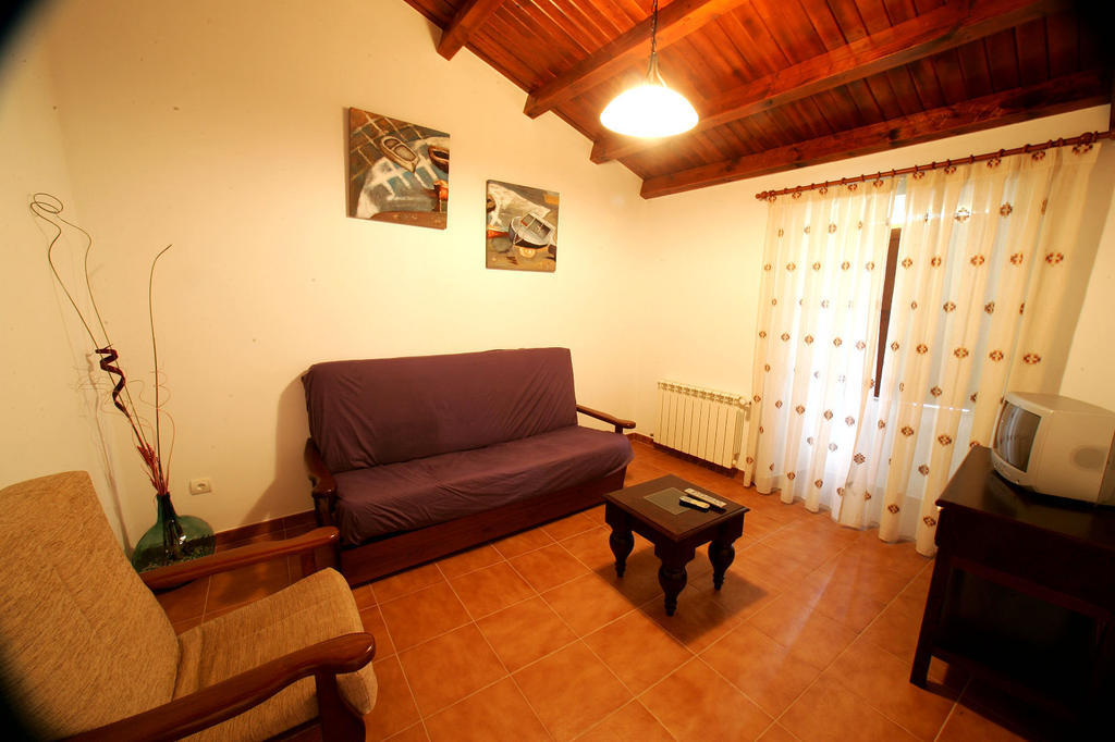 הוסטל Os Casares Casa Da Botica A Estrada מראה חיצוני תמונה