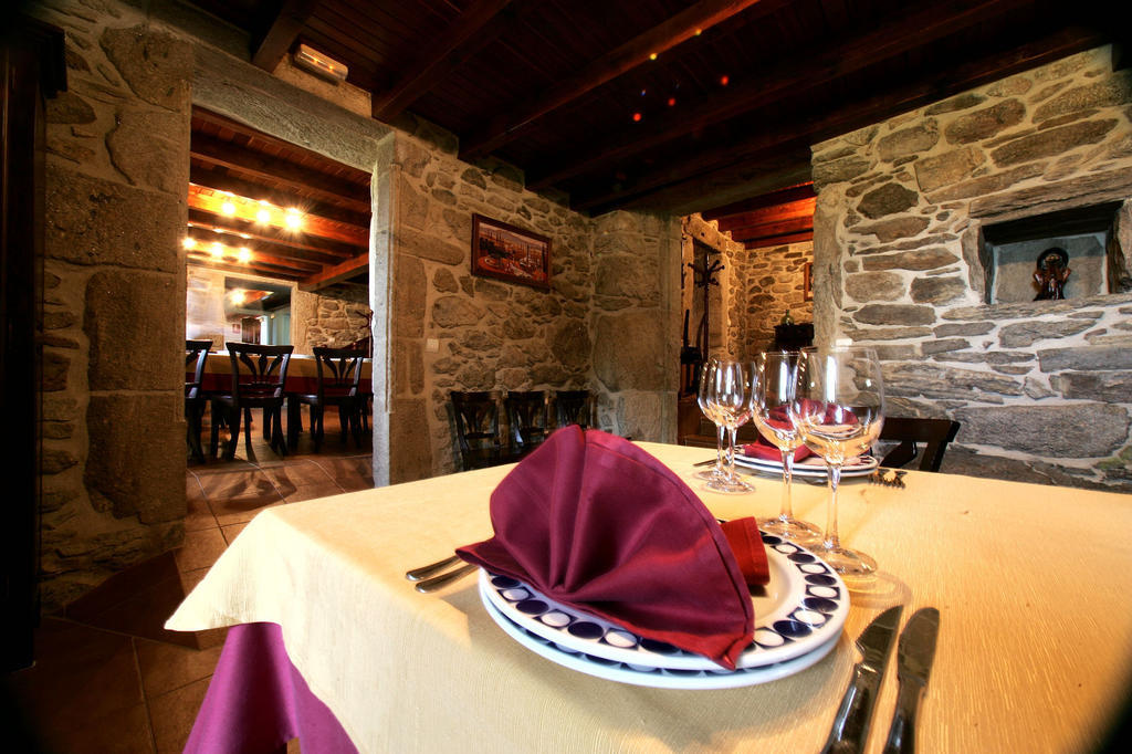 הוסטל Os Casares Casa Da Botica A Estrada מראה חיצוני תמונה